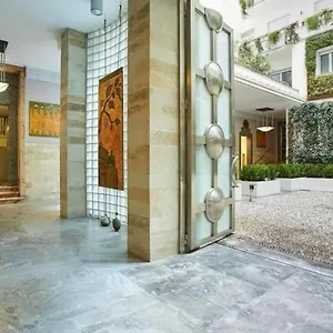 Palazzo Beltrade By Halldis شقة